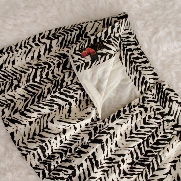 Gifted 😉Forever21 Mini Skirt - Picture 8 of 8